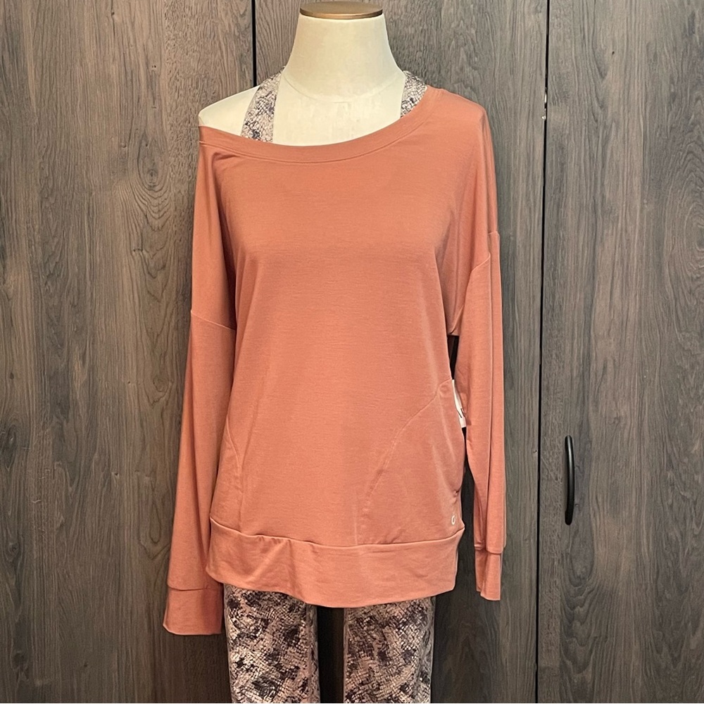 GapFit Breathe Long Sleeve Scoop Neck Relaxed‎ Top